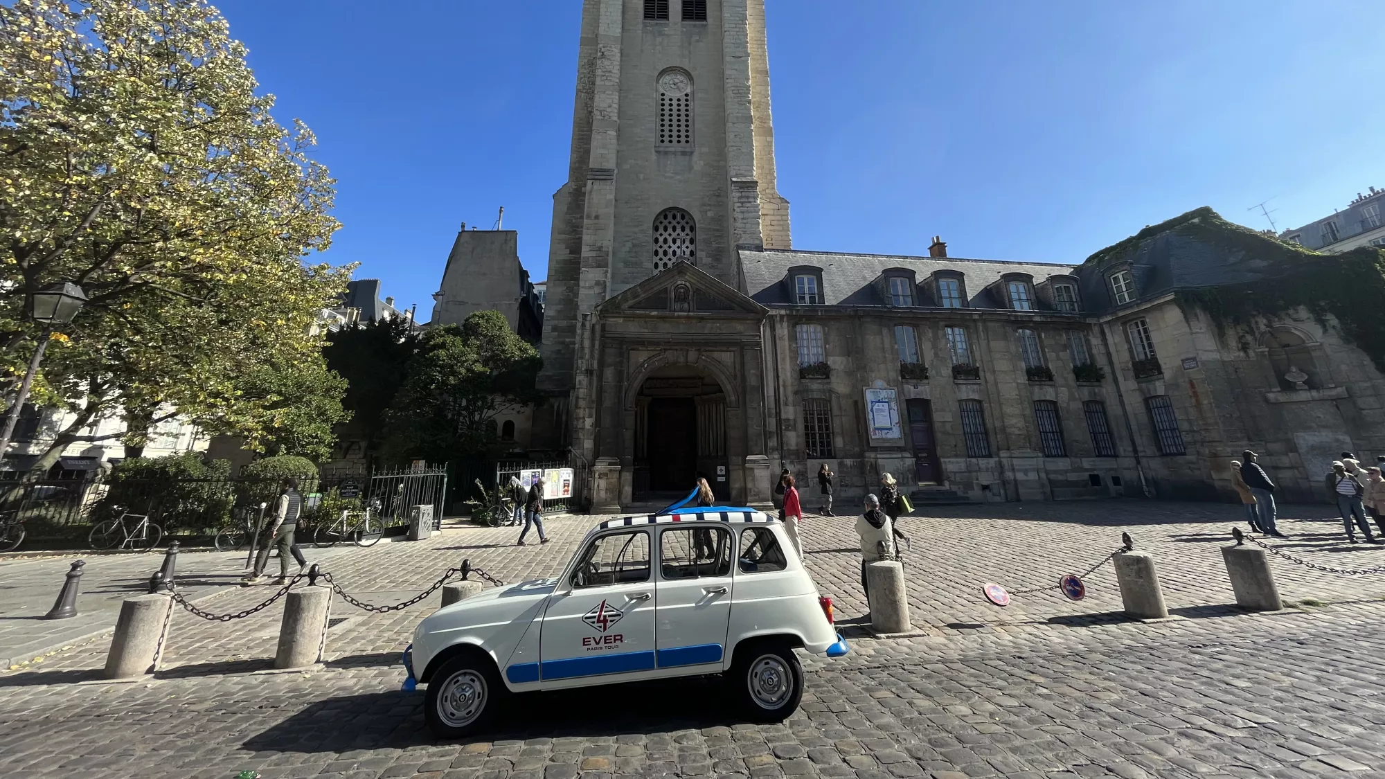 4EVER PARIS TOUR : visiter Paris en Renault 4 électrique